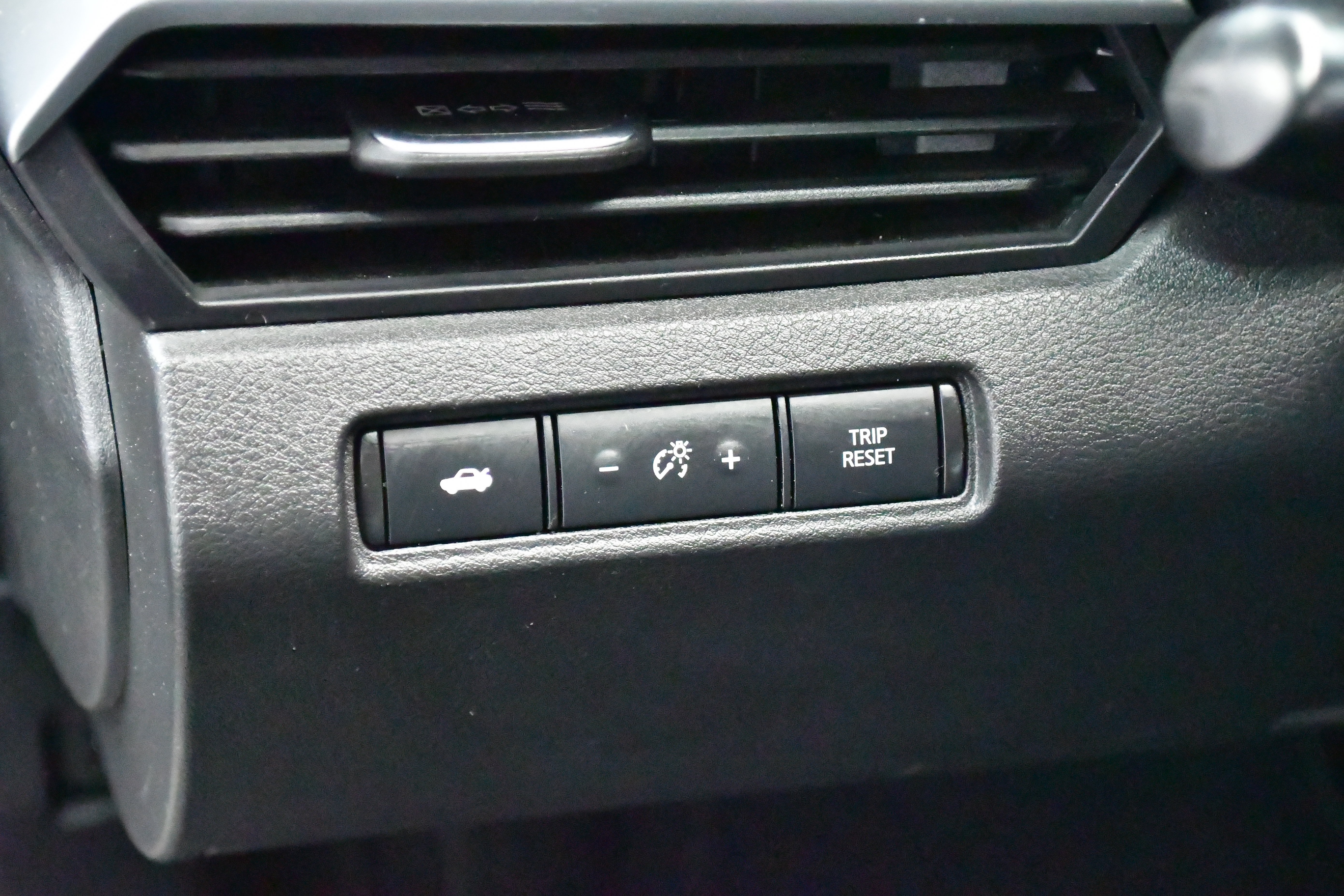Used 2025 Nissan Altima 2.5 SV FWD image 13