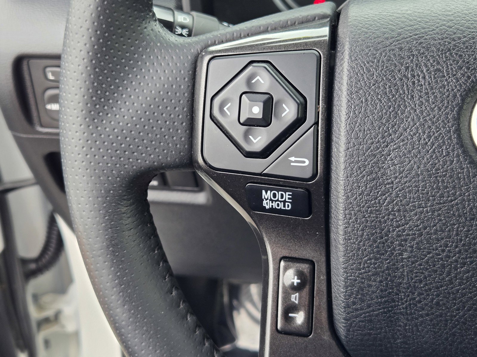 Used 2018 Toyota 4Runner TRD Off-Road AWD/4WD image 23