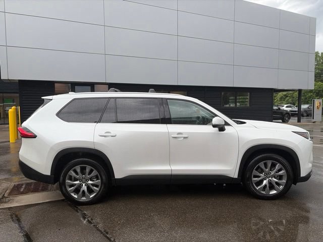 Used 2024 Toyota Grand Highlander AWD Hybrid image 2