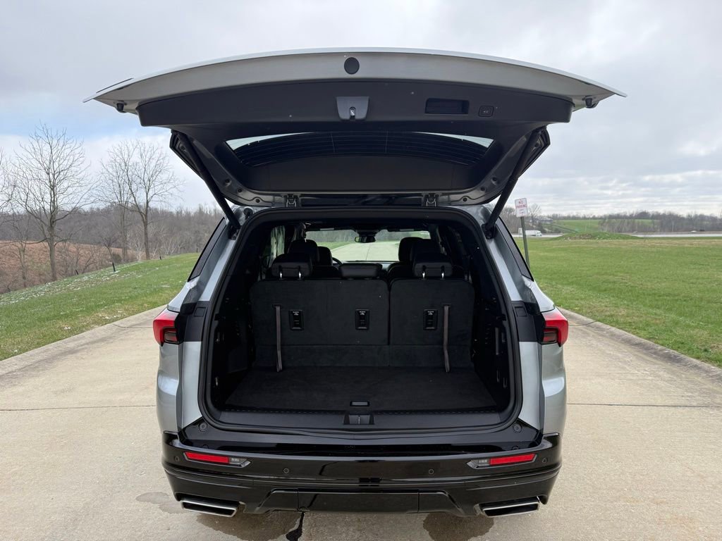 Used 2025 Buick Enclave Sport Touring image 6