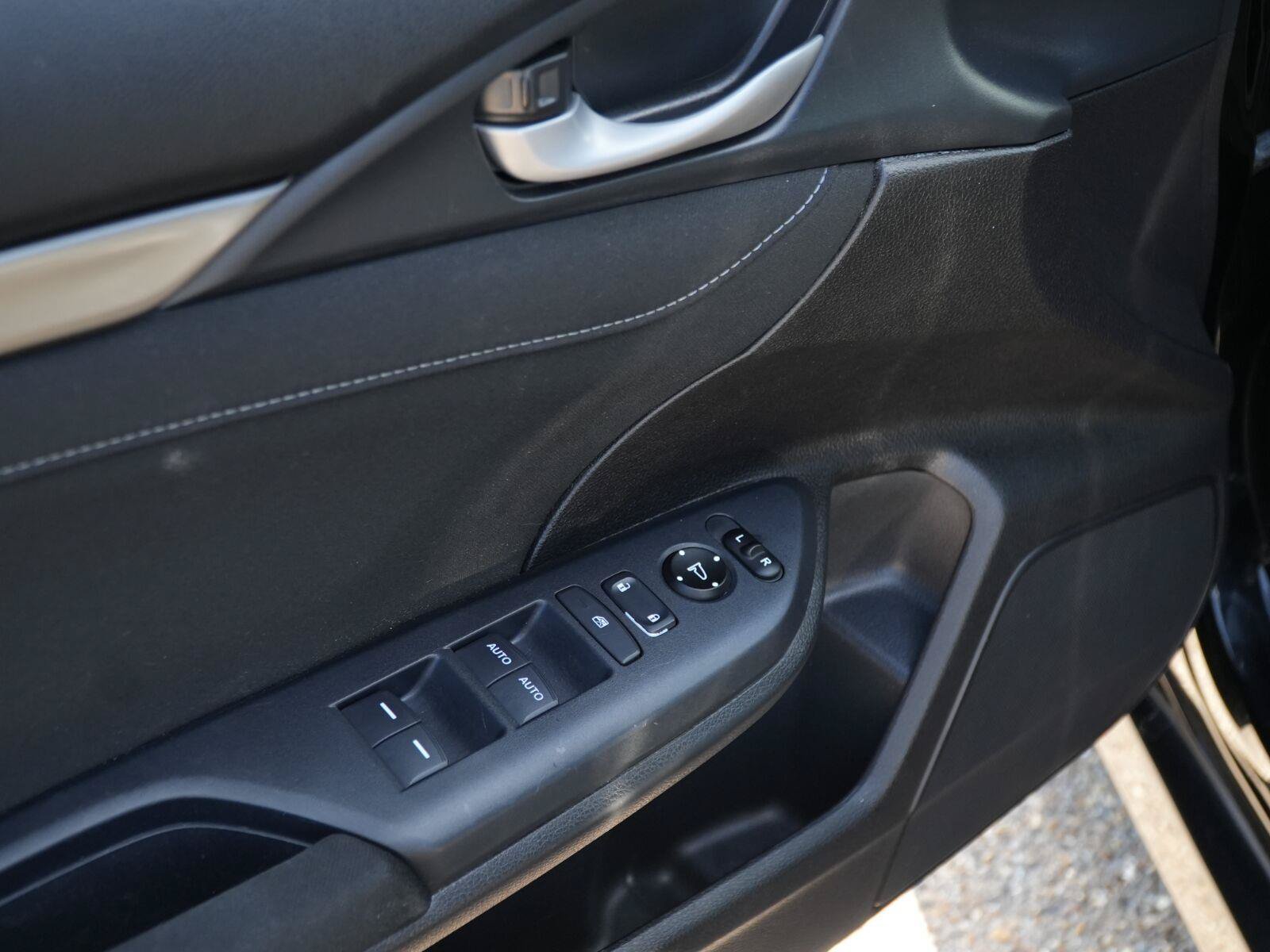 Used 2018 Honda Civic EX image 5