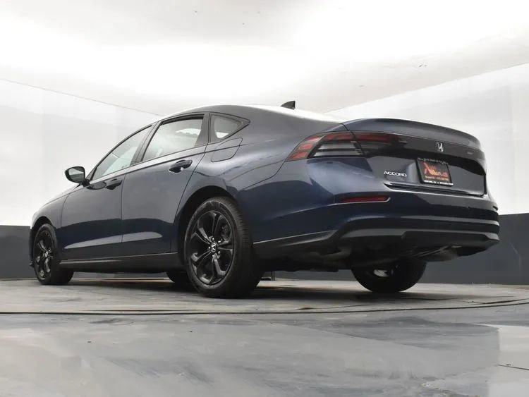 Used 2025 Honda Accord SE image 12