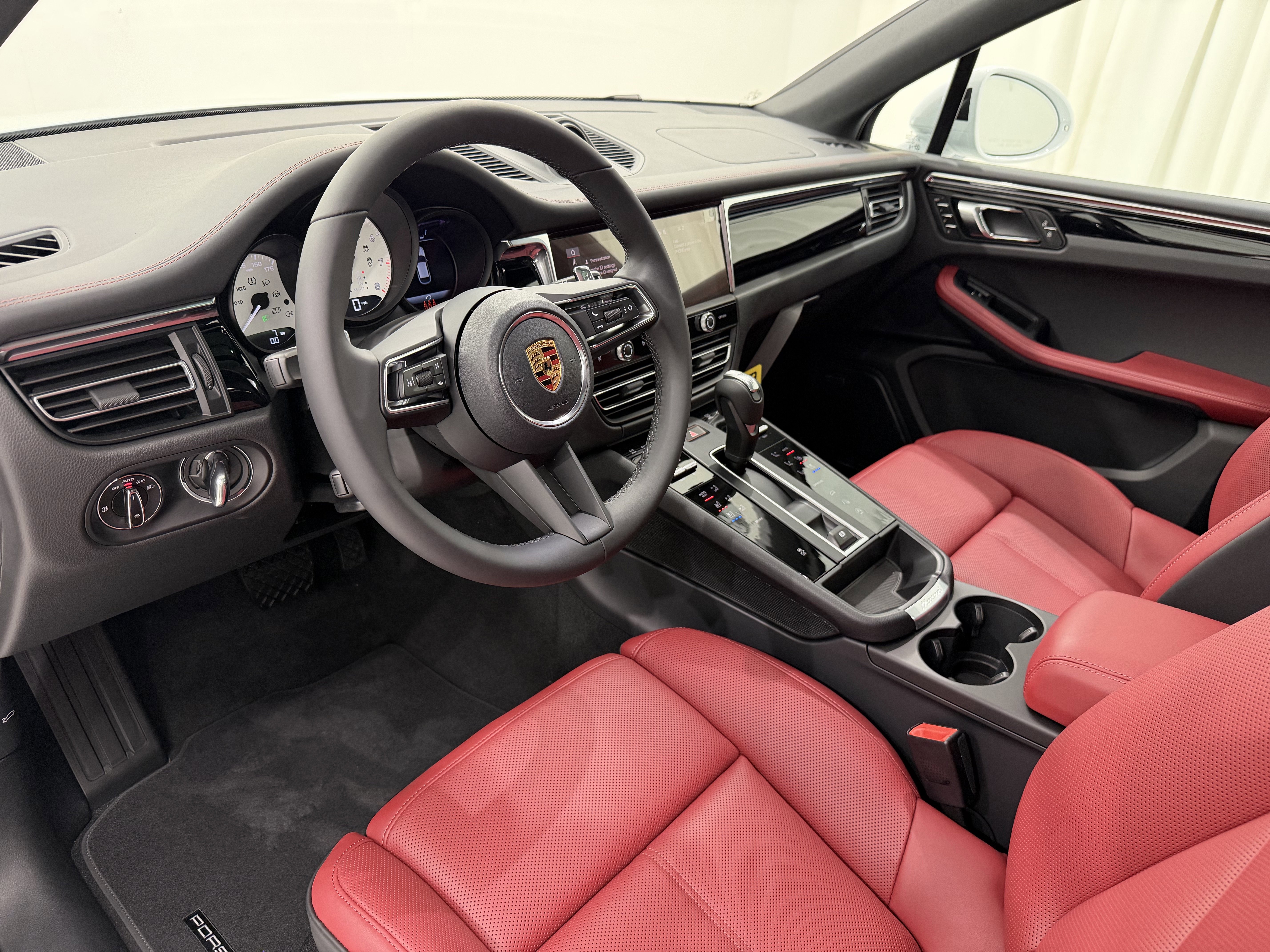 New 2026 Porsche Macan image 26