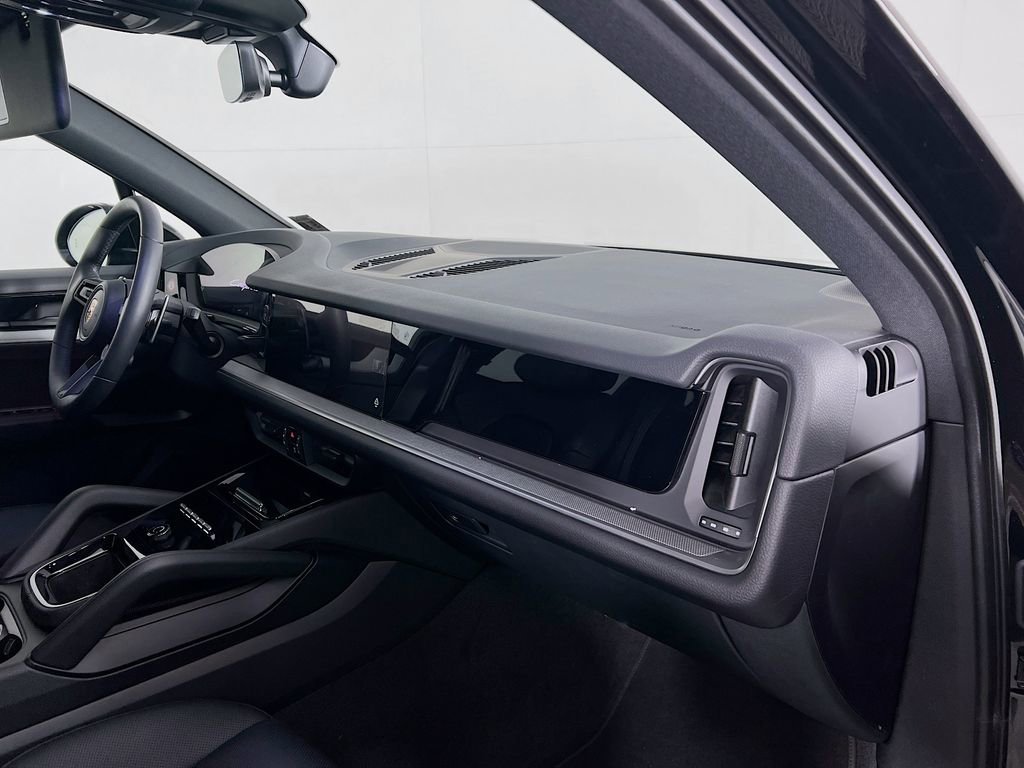 Certified 2026 Porsche Cayenne image 31