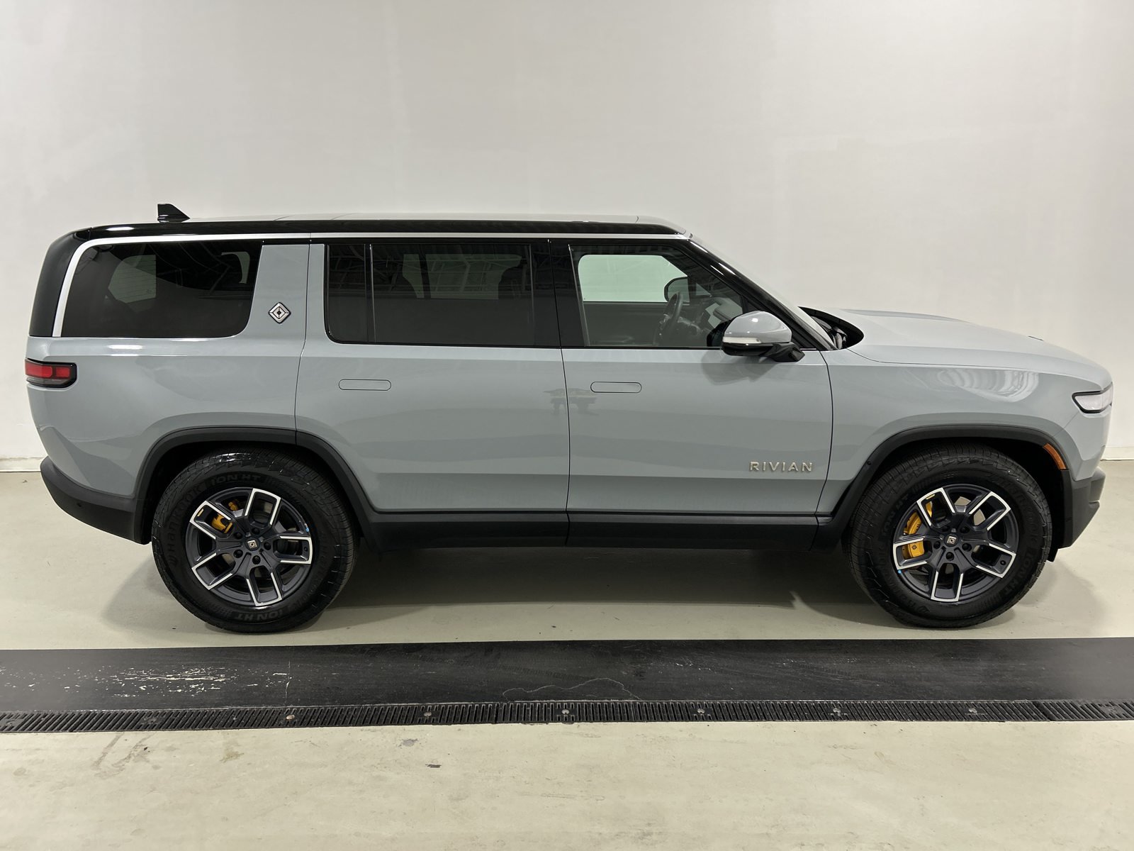 Used 2023 Rivian R1S Adventure Quad AWD/4WD image 6