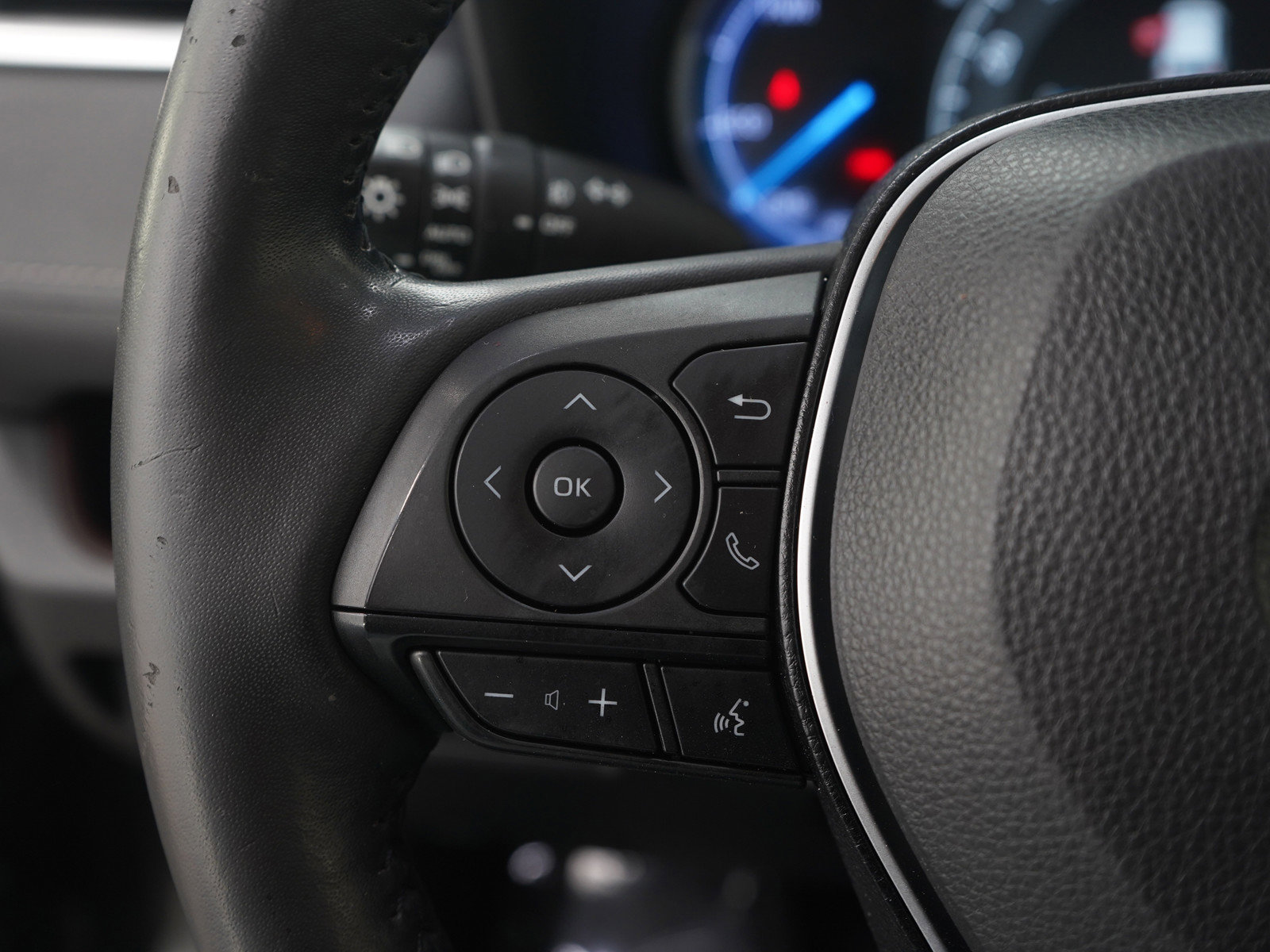 Used 2019 Toyota RAV4 Limited image 26