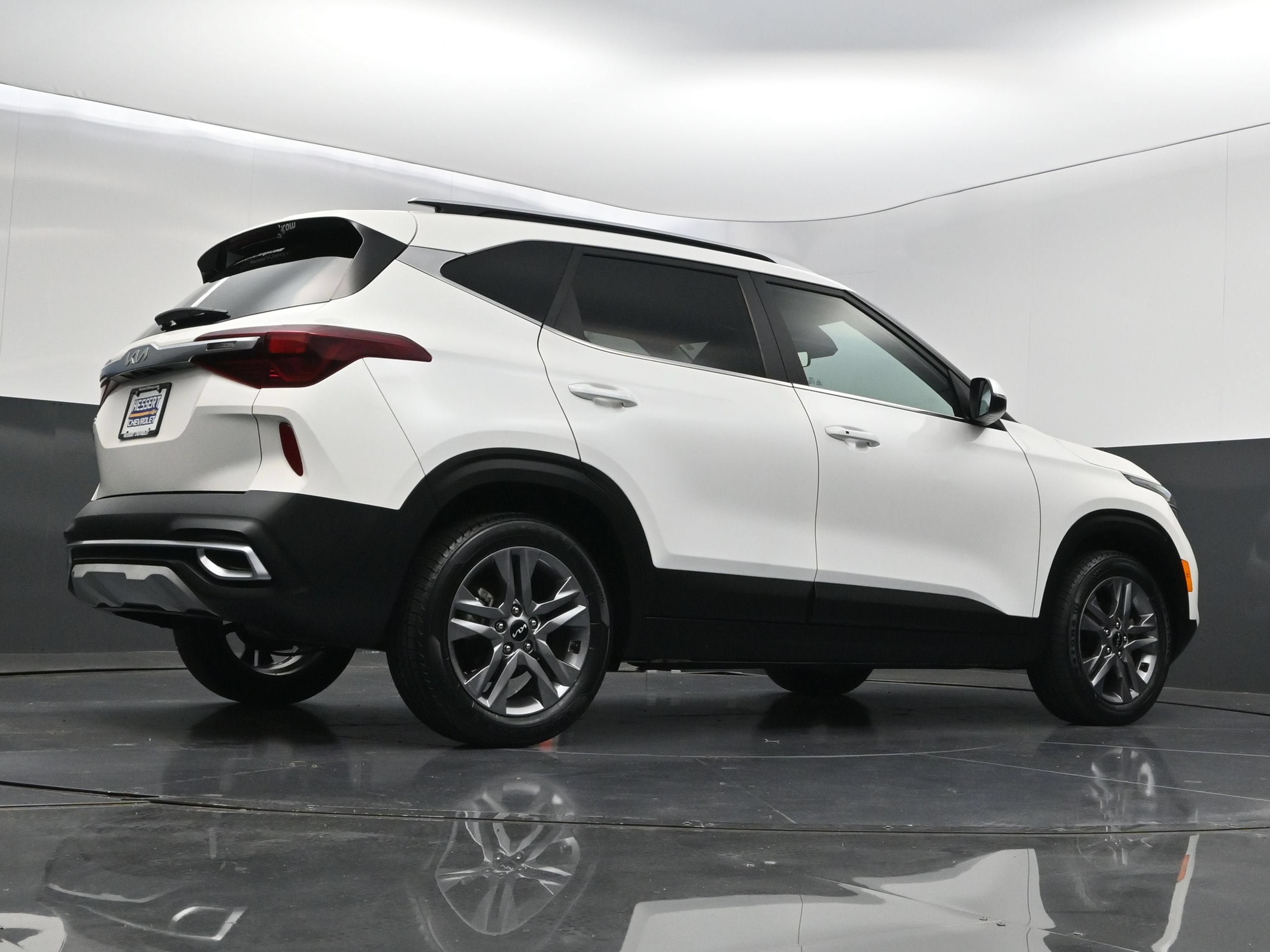 Used 2023 Kia Seltos S w/ Navigation Package FWD image 42