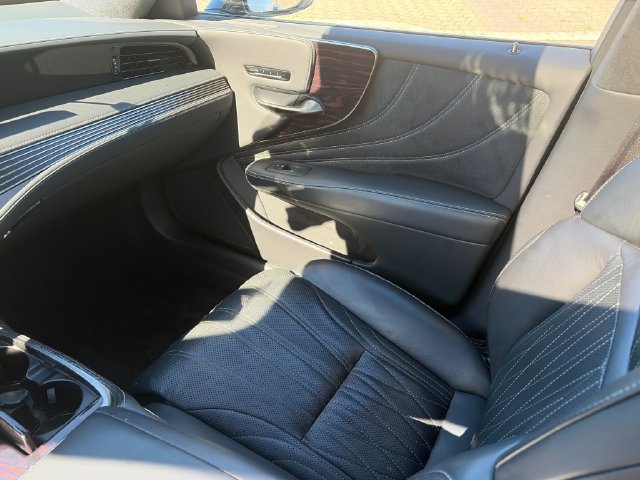 Used 2024 Lexus LS 500 AWD w/ Luxury Package image 16