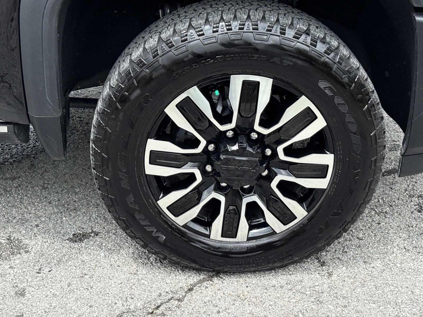 Used 2026 GMC Sierra 2500 Denali Ultimate AWD/4WD image 10