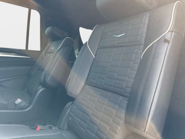 New 2026 Cadillac Escalade ESV Platinum Sport w/ LPO, ONYX Package AWD/4WD image 14