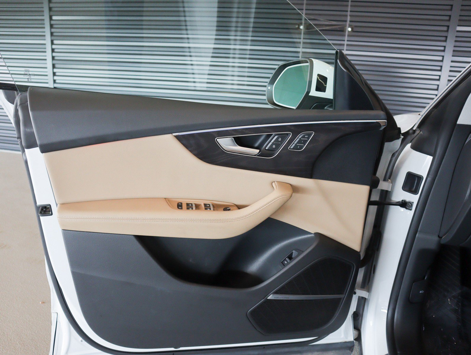 Used 2023 Audi Q8 Premium Plus w/ Premium Plus Package image 24