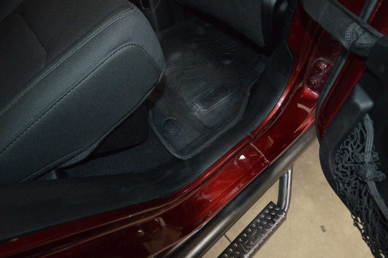 Used 2021 Jeep Gladiator Sport image 16