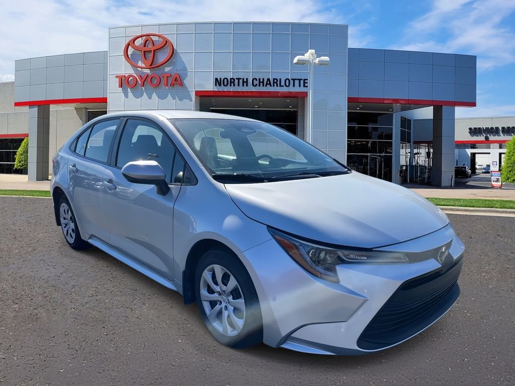 Used 2025 Toyota Corolla LE image 3