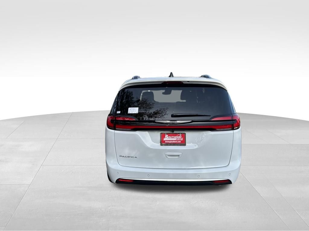 Used 2026 Chrysler Pacifica Pinnacle image 5