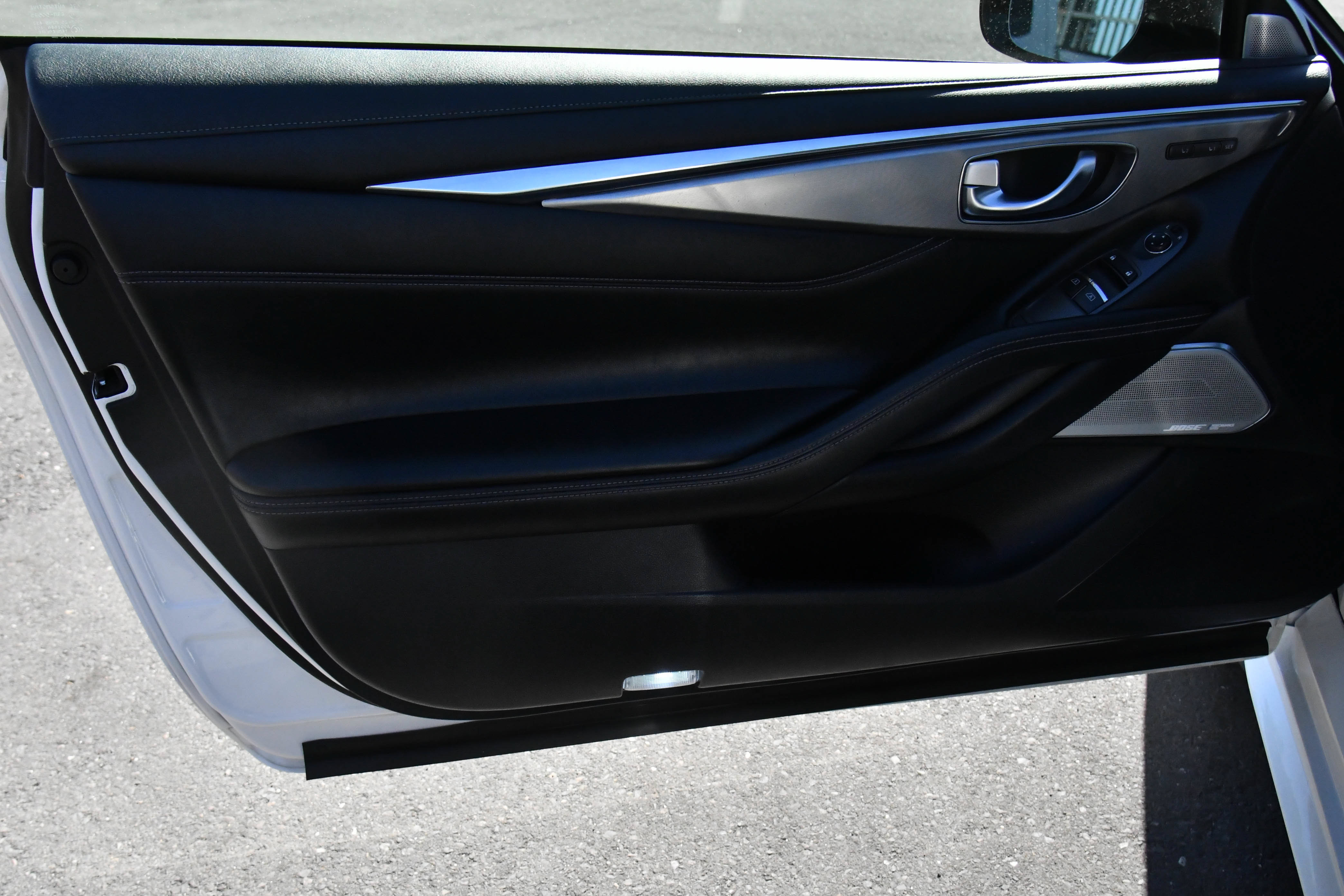 Used 2019 INFINITI Q60 3.0t Luxe w/ Essential Package RWD image 14
