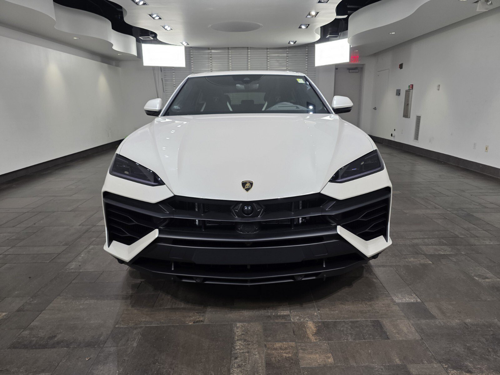 Used 2026 Lamborghini Urus SE AWD/4WD image 2