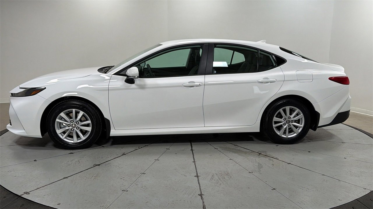 Used 2026 Toyota Camry LE w/ Convenience Package image 8