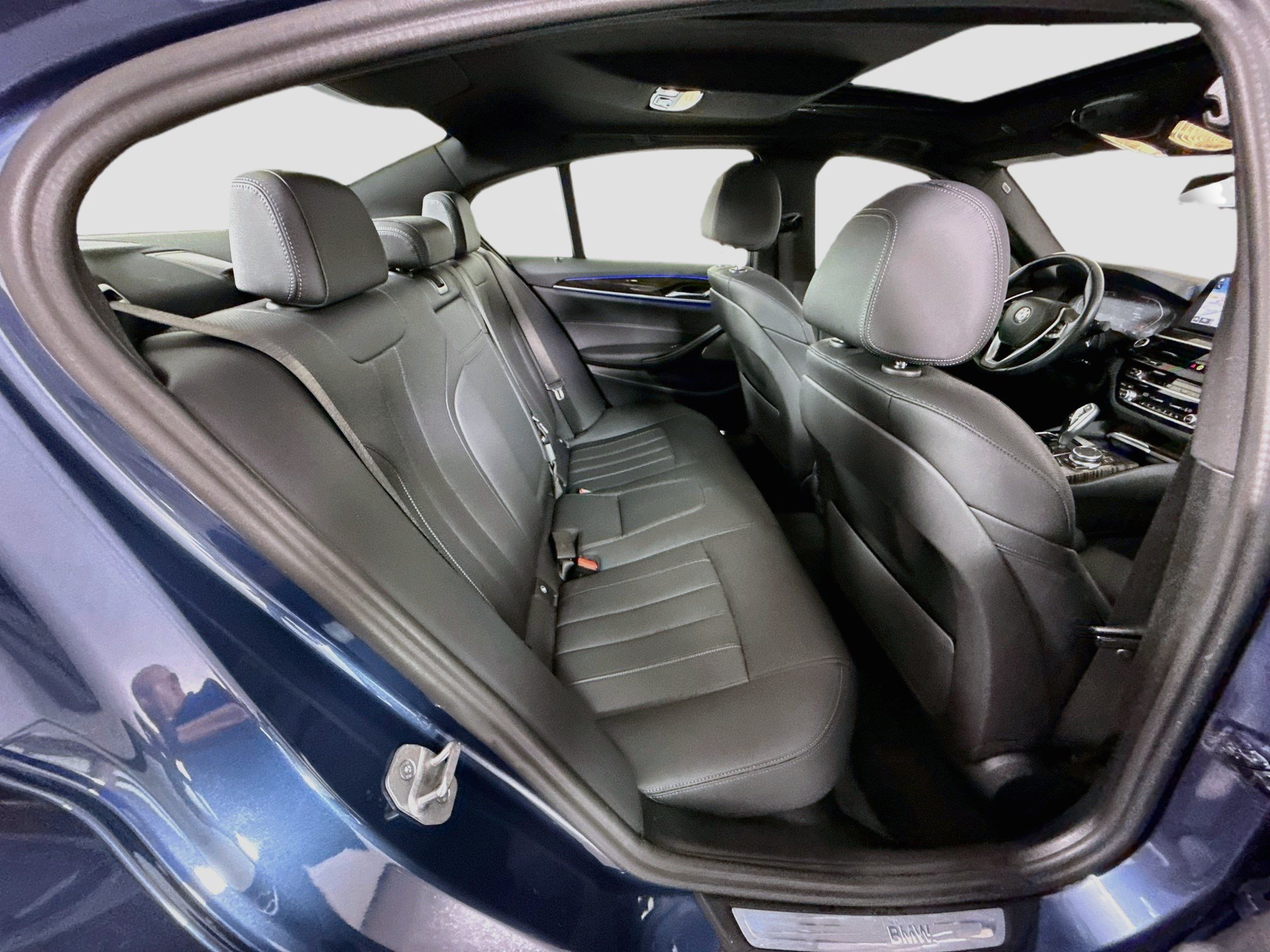 Used 2023 BMW 530i w/ Premium Package RWD image 27