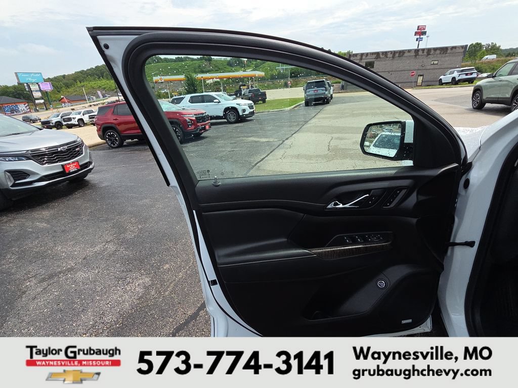 Used 2023 GMC Acadia Denali FWD image 12