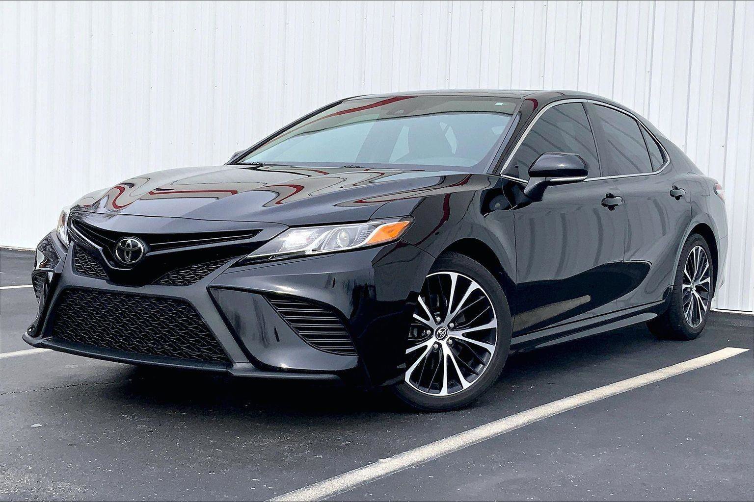 Used 2020 Toyota Camry SE w/ Convenience Package