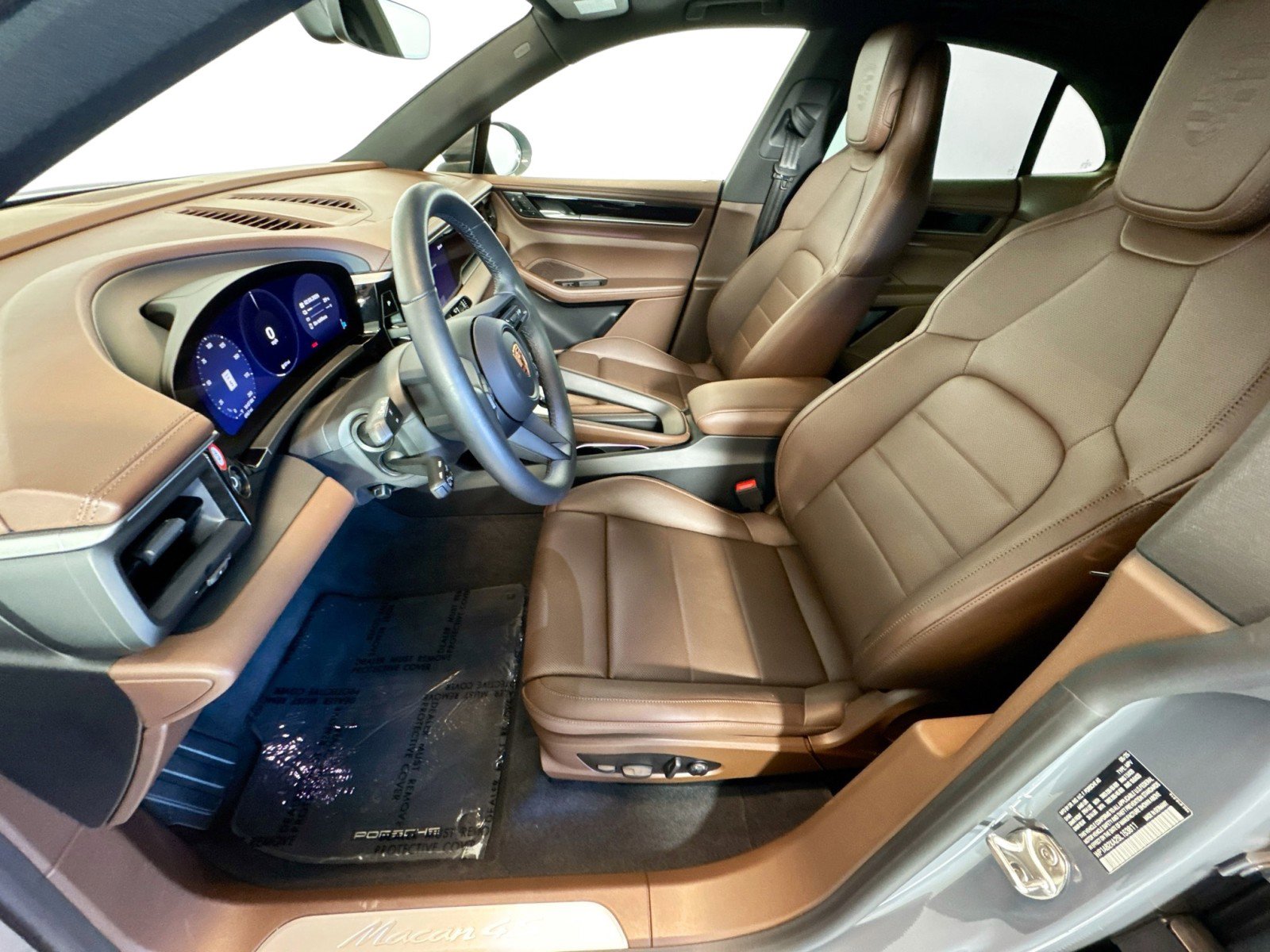 Certified 2025 Porsche Macan 4S Electric image 5
