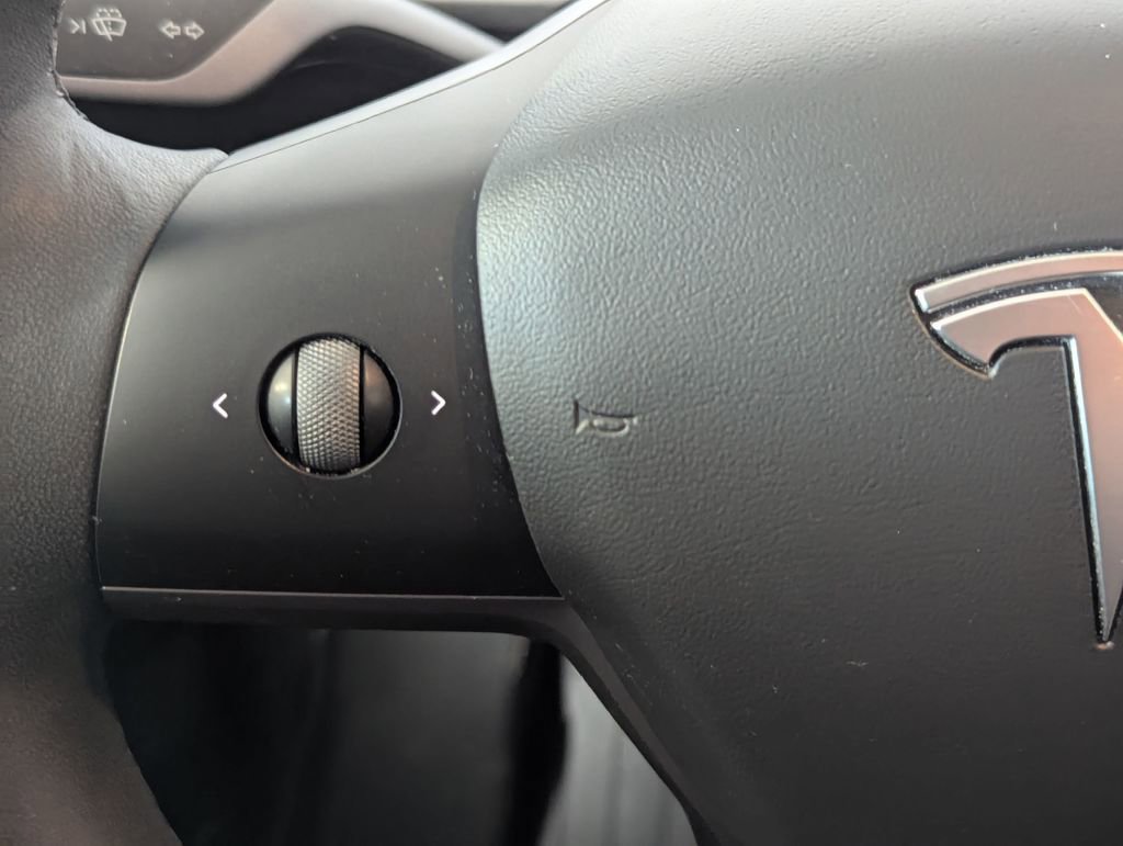 Used 2022 Tesla Model Y Performance image 7