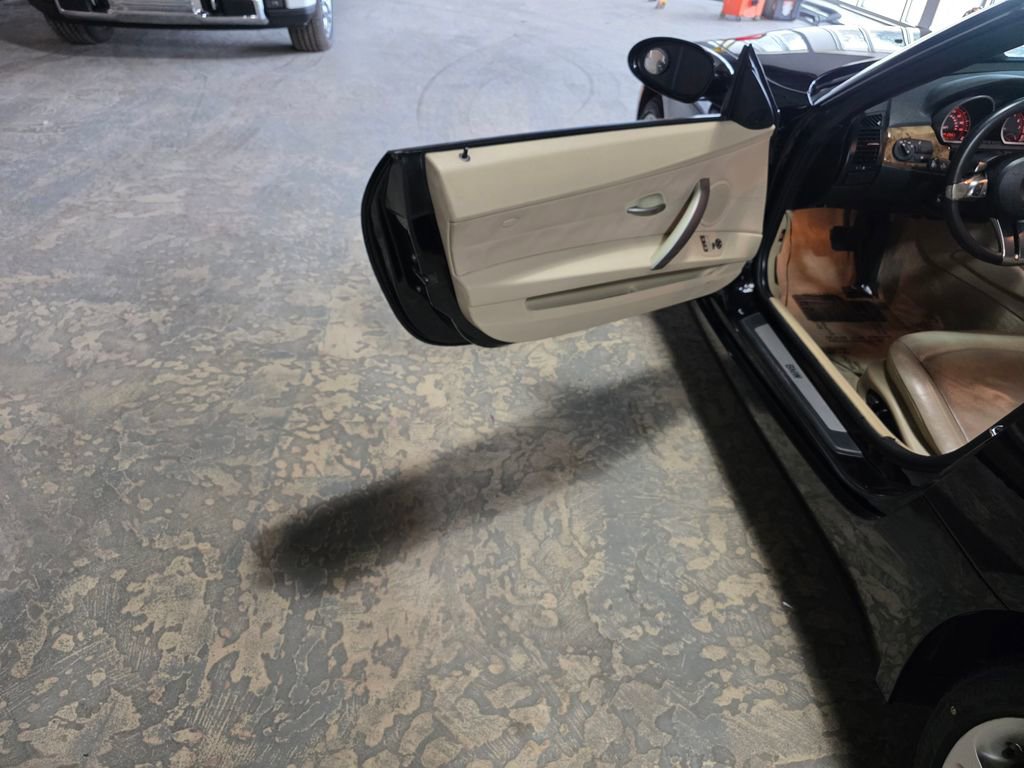 Used 2007 BMW Z4 3.0i image 13