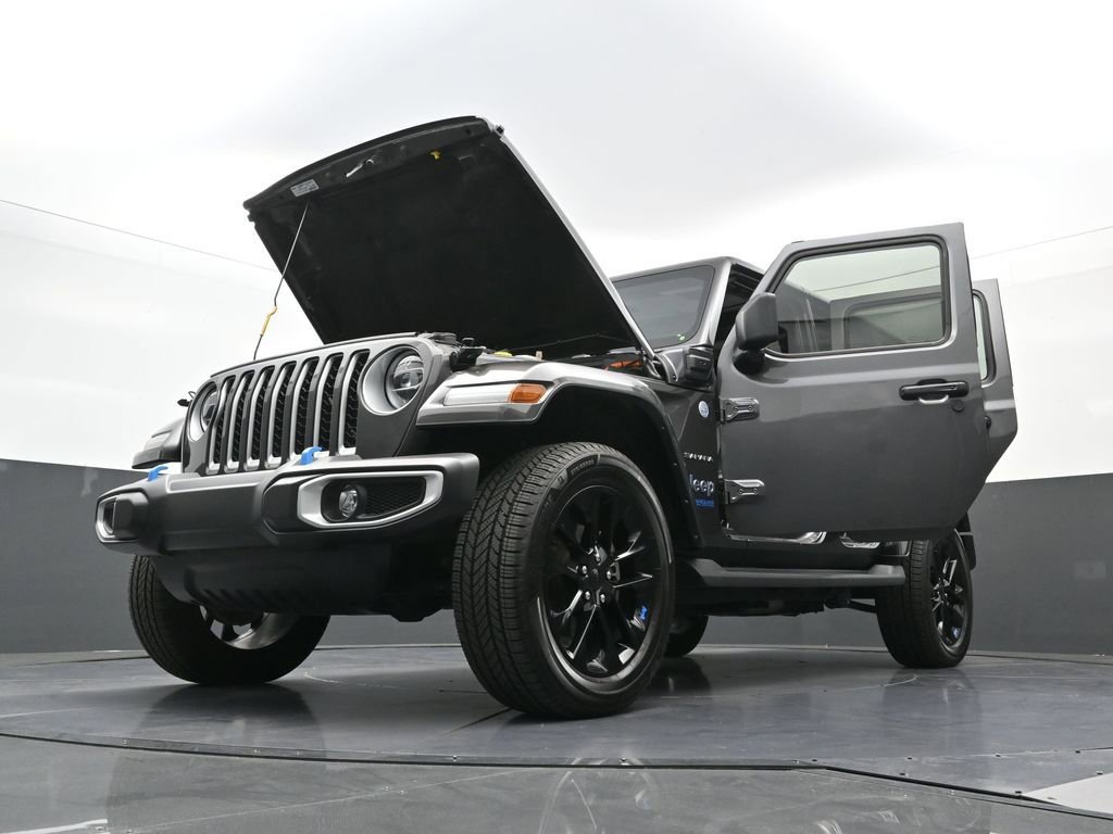 Used 2022 Jeep Wrangler Unlimited Sahara w/ Cold Weather Group AWD/4WD image 38
