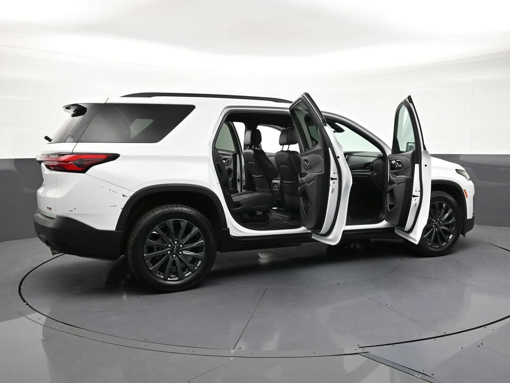 Certified 2023 Chevrolet Traverse RS w/ LPO, Floor Liner Package AWD/4WD image 32