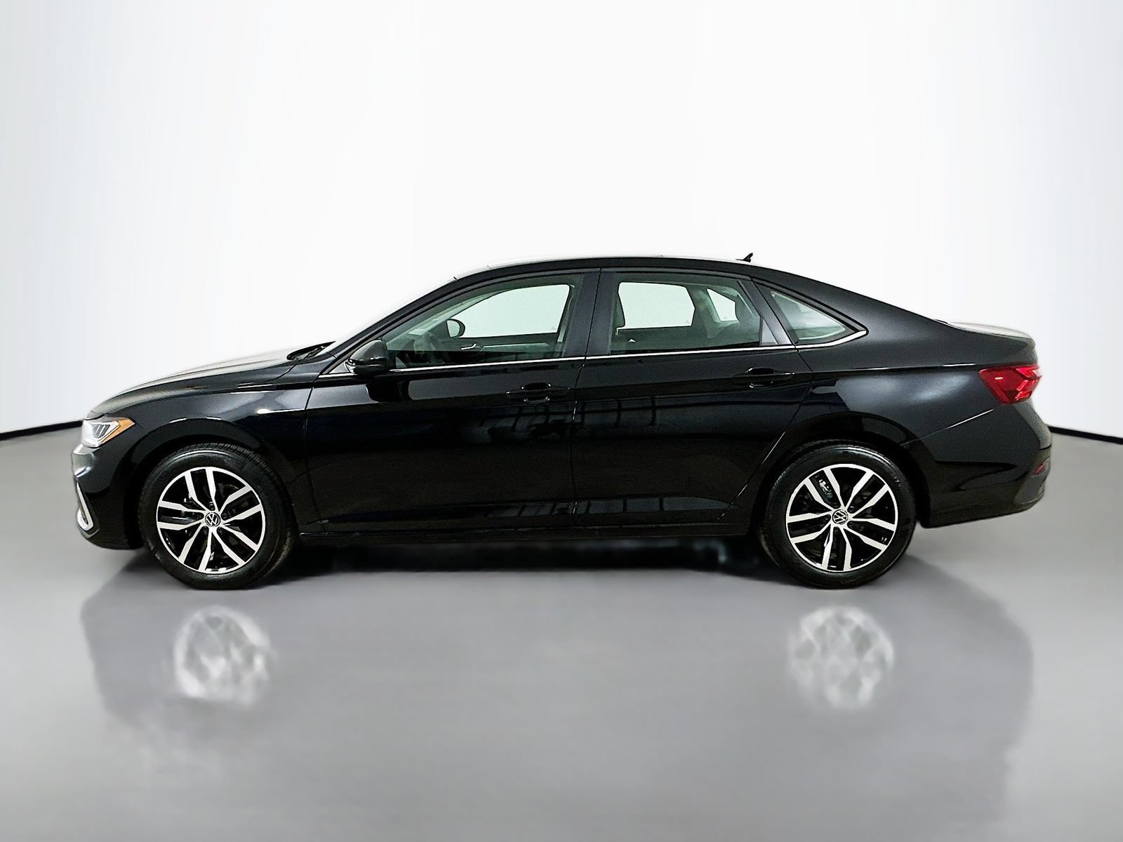New 2026 Volkswagen Jetta SE FWD image 8