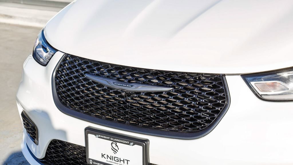 New 2026 Chrysler Pacifica Select w/ S Appearance Package image 5