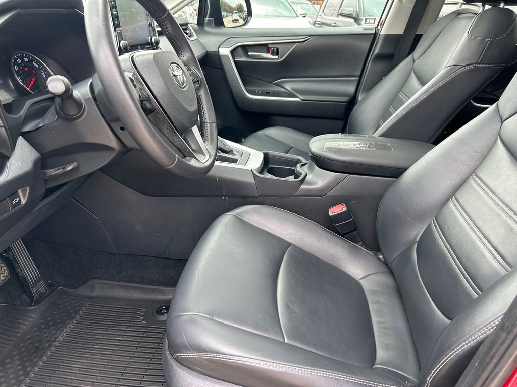 Used 2020 Toyota RAV4 XLE Premium FWD image 11