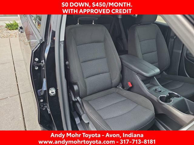 Used 2024 GMC Terrain SLE image 32