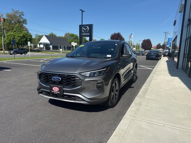 Used 2023 Ford Escape ST-Line w/ Tech Pack #1 AWD/4WD image 5
