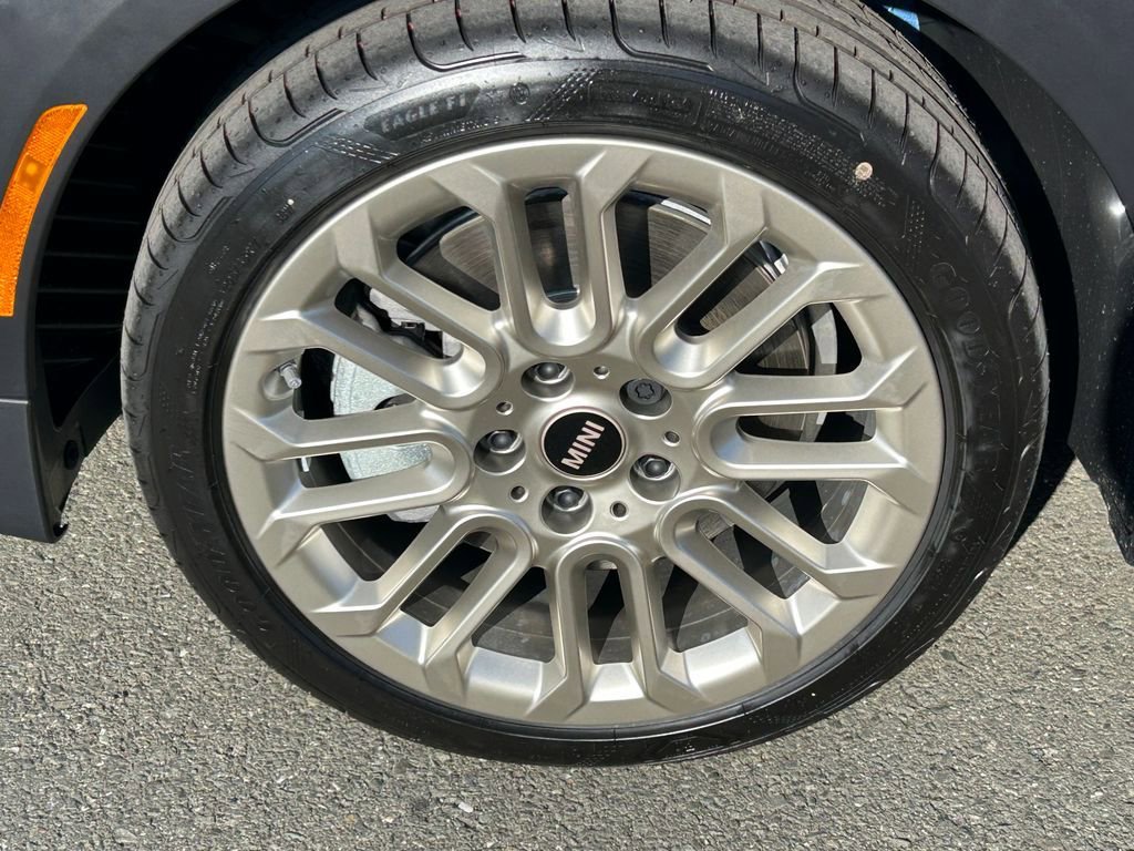 New 2026 MINI Cooper 4-Door Hardtop image 9