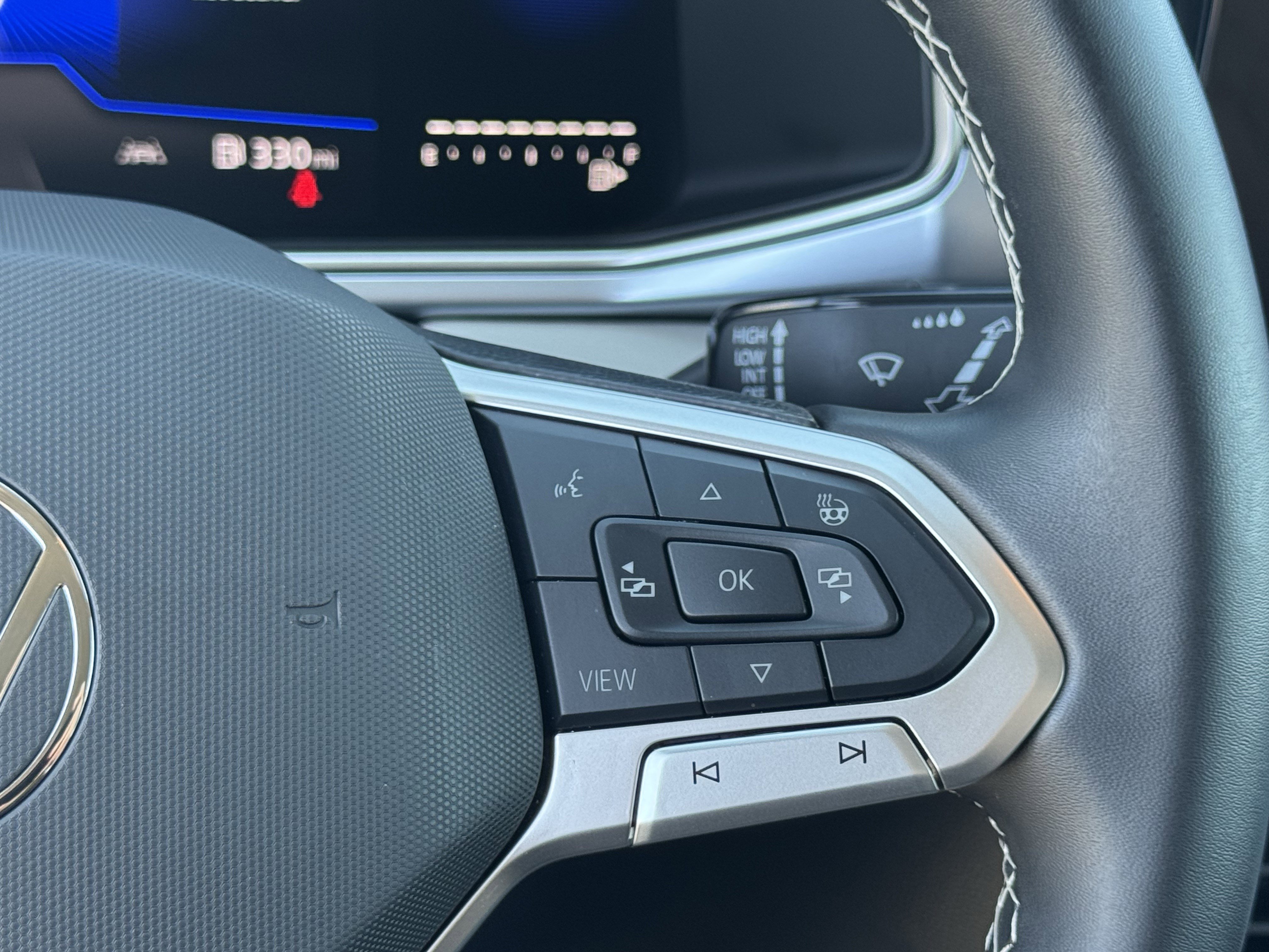 Used 2025 Volkswagen Taos SE image 22