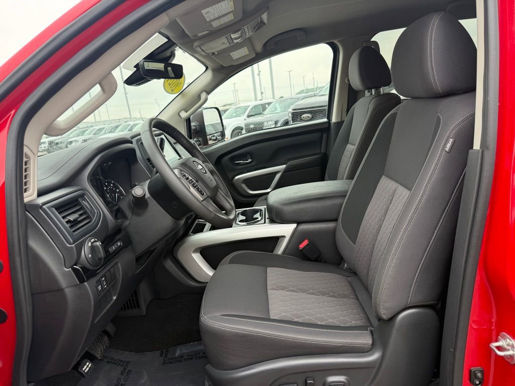 Used 2024 Nissan Titan SV w/ SV Convenience Package image 6