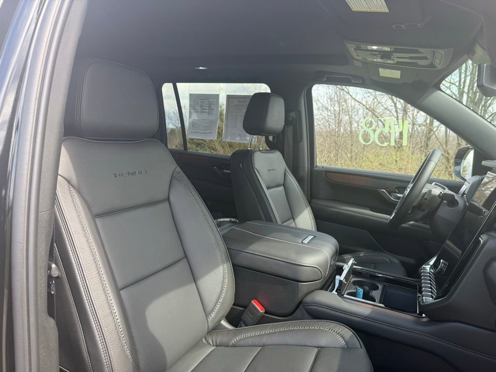 Used 2025 GMC Yukon XL Denali w/ Sun & Power Step Package image 28