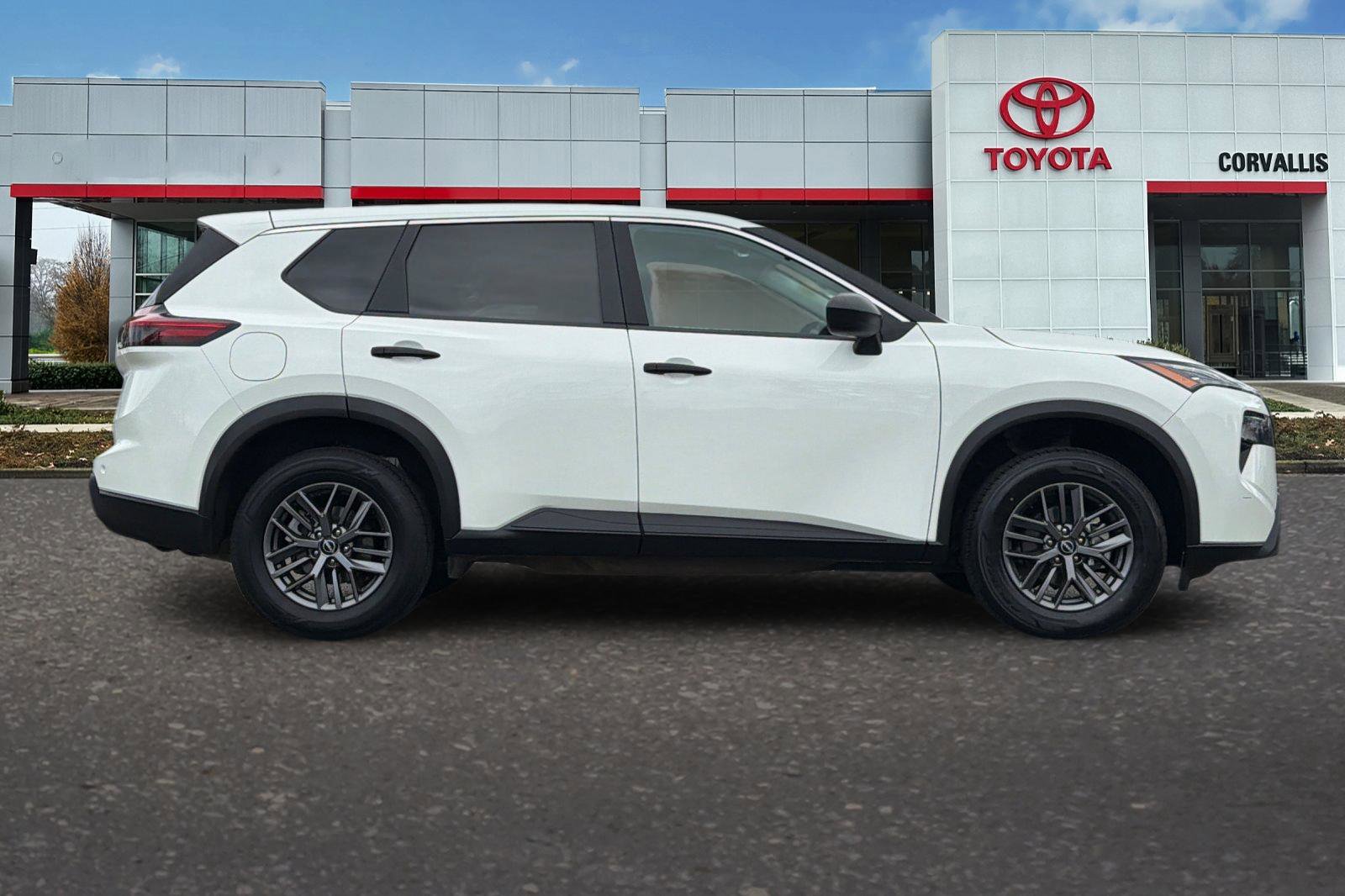 Used 2024 Nissan Rogue S image 3