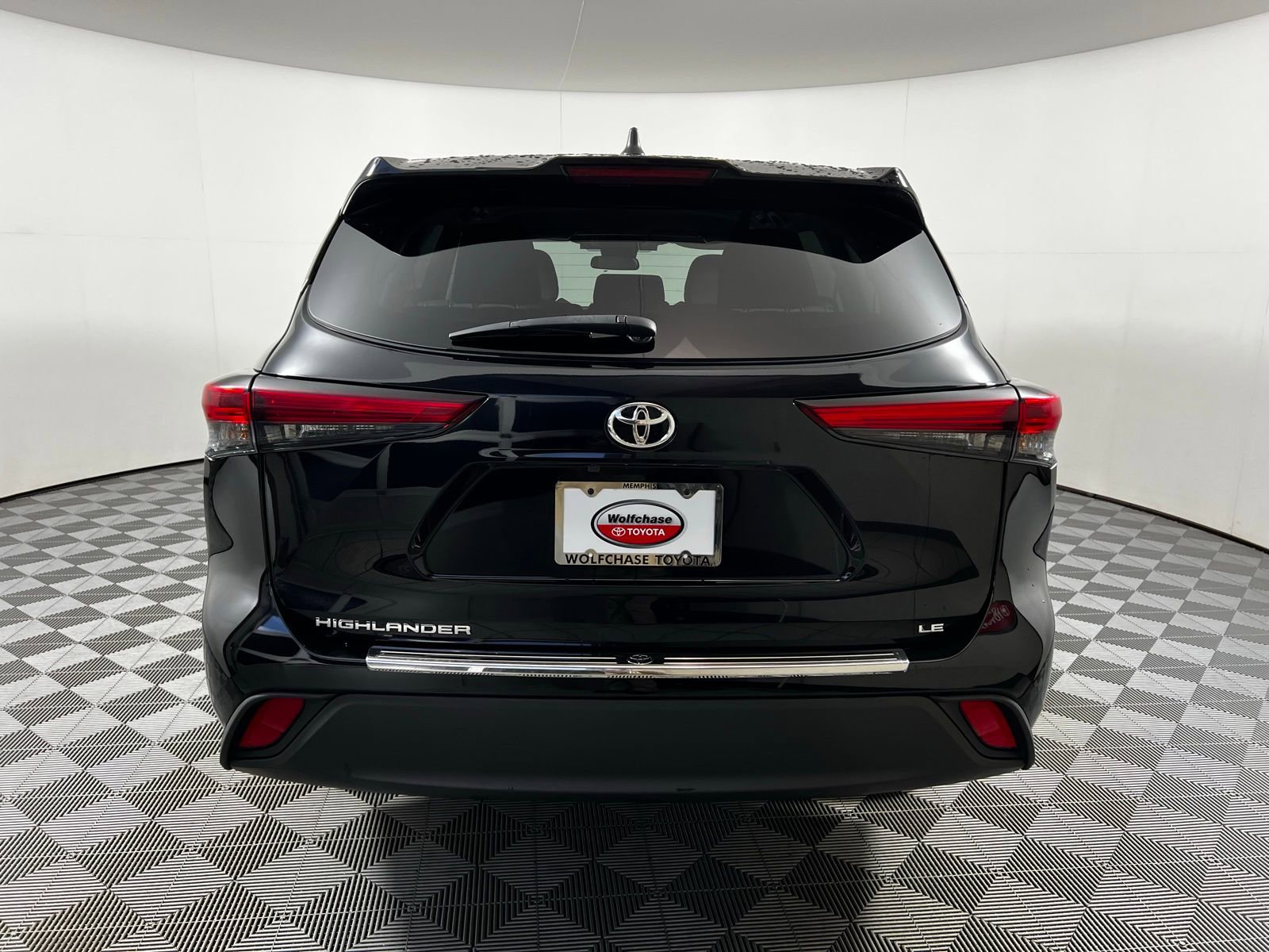 Certified 2023 Toyota Highlander LE image 6