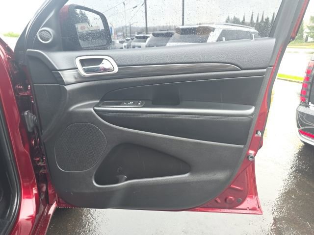 Used 2020 Jeep Grand Cherokee Altitude AWD/4WD image 20