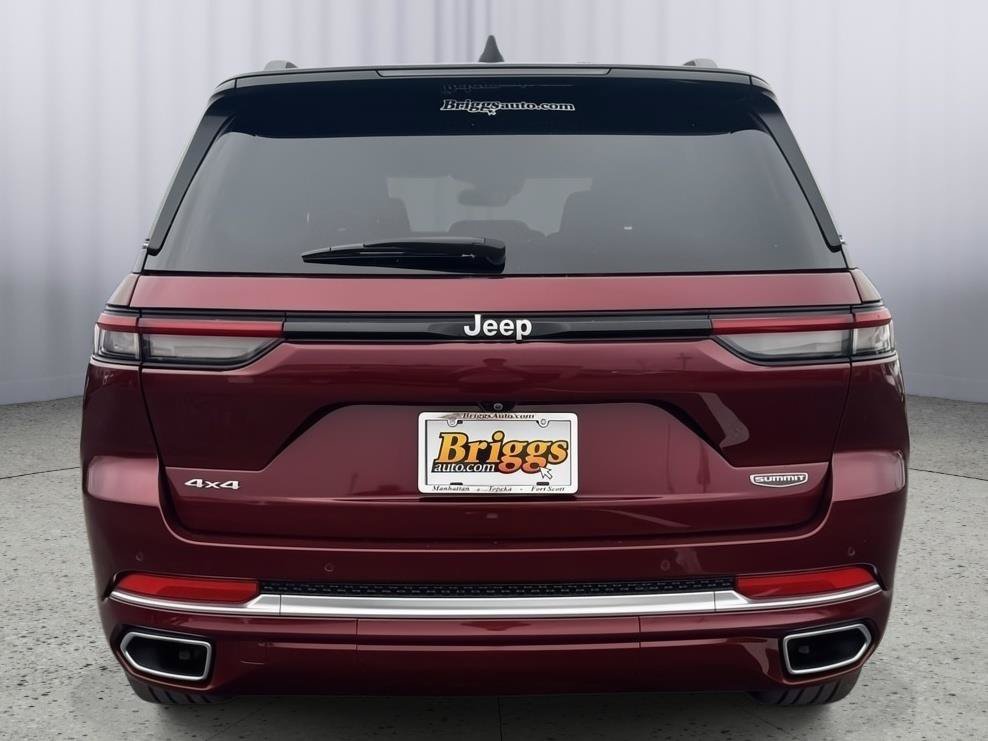 Used 2024 Jeep Grand Cherokee Summit AWD/4WD image 4