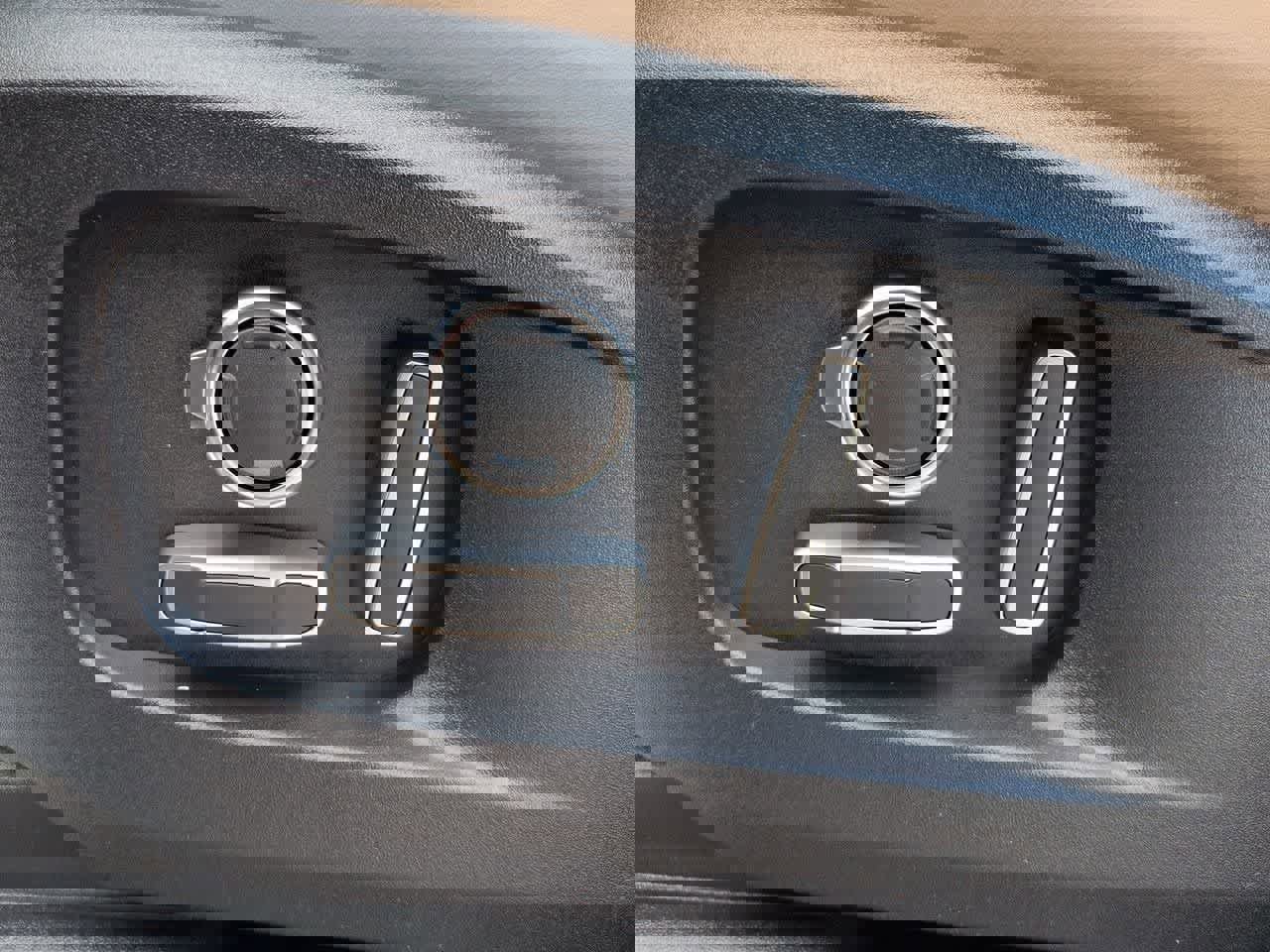 New 2026 Land Rover Defender 130 X-Dynamic SE image 17