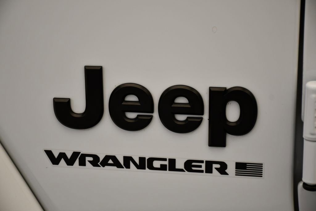 Used 2025 Jeep Wrangler Sahara image 10