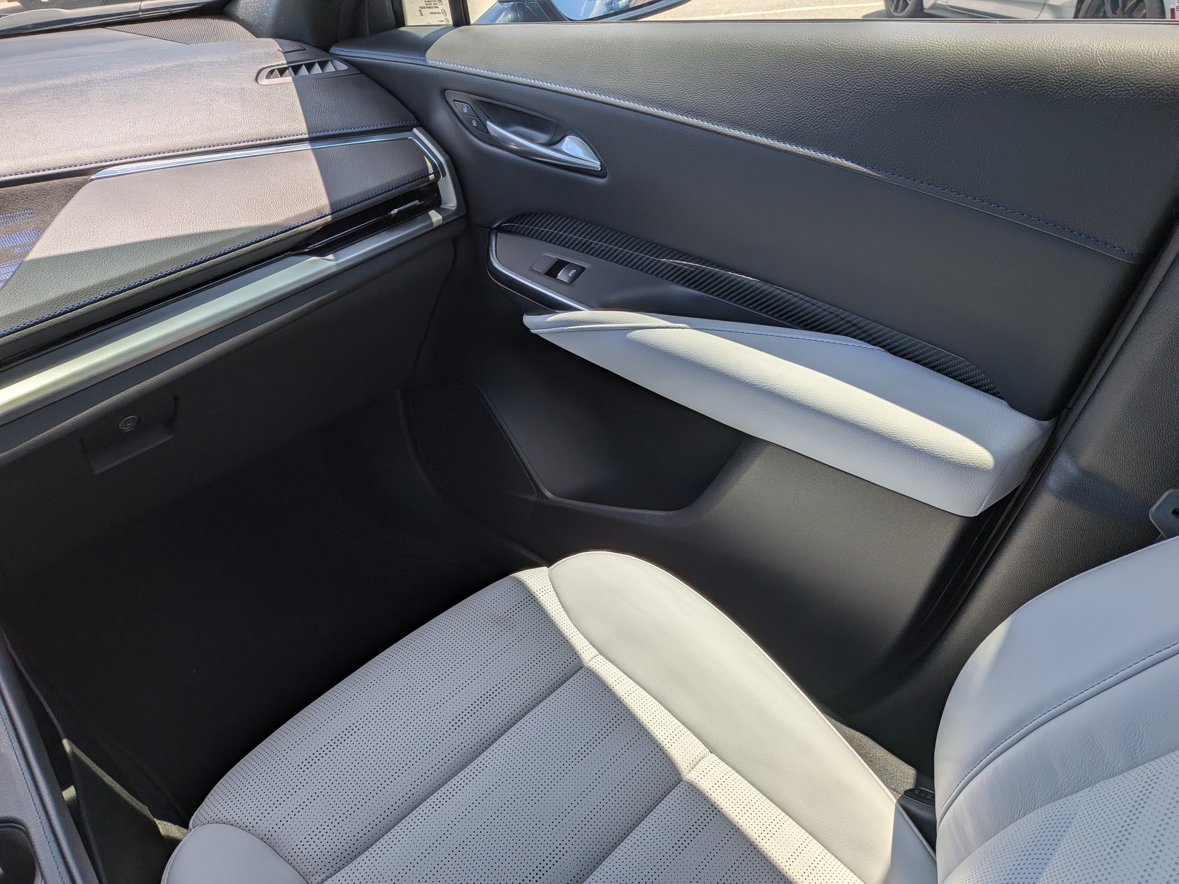 Certified 2024 Cadillac XT4 Sport FWD image 15