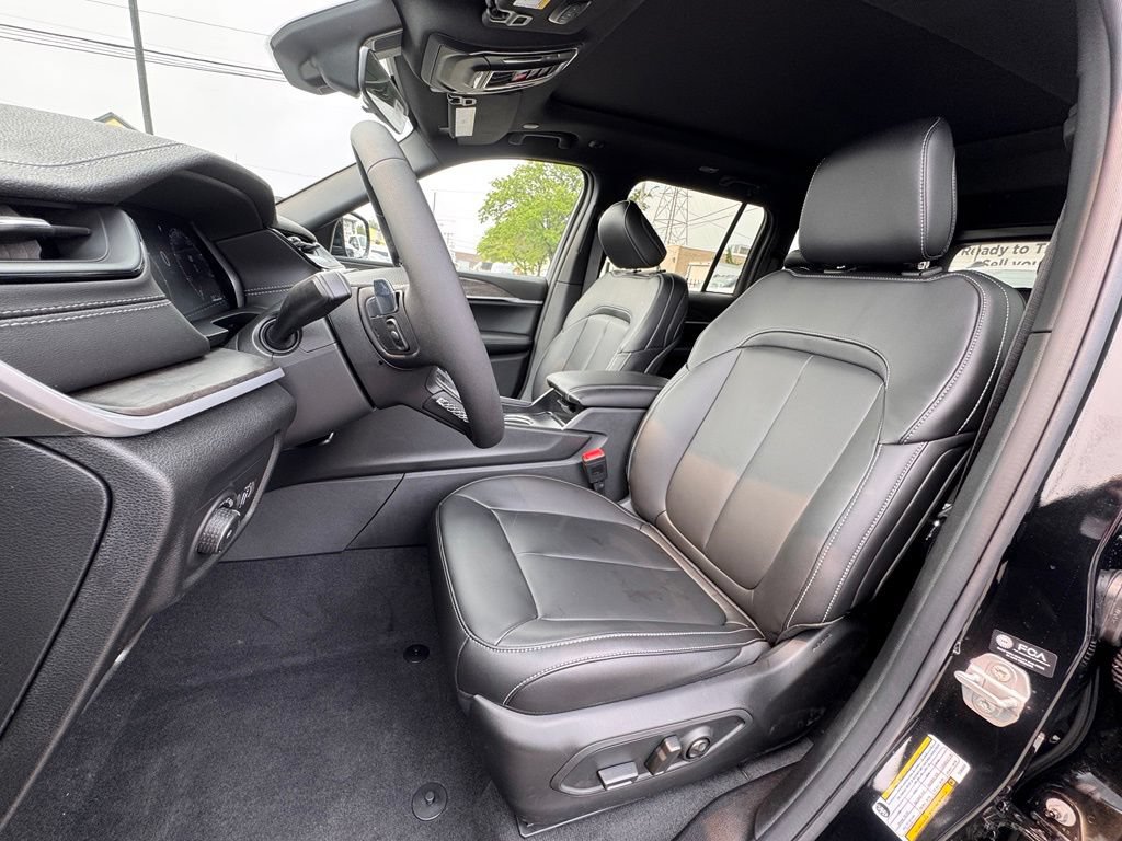 New 2026 Jeep Grand Cherokee Limited w/ Limited Altitude Package AWD/4WD image 13