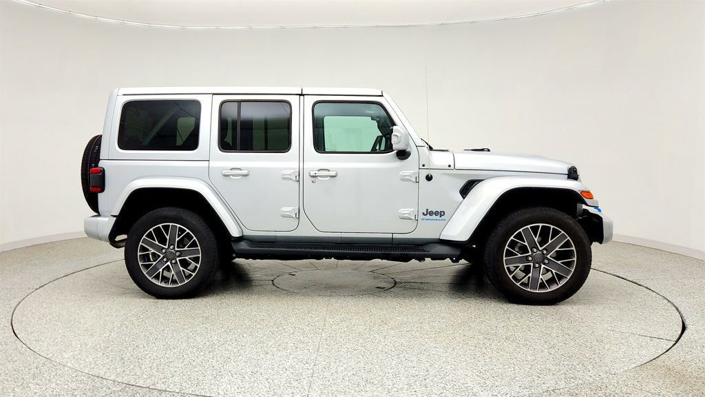 Used 2023 Jeep Wrangler Unlimited Sahara AWD/4WD image 4