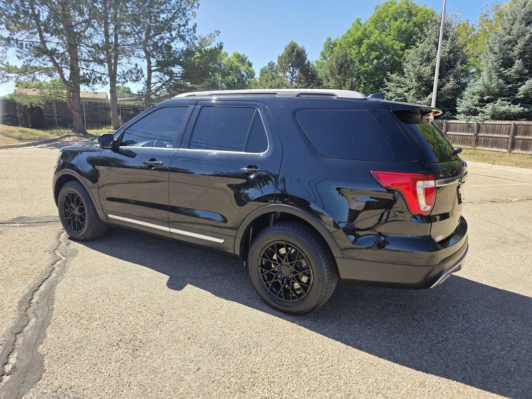 Used 2016 Ford Explorer XLT w/ Equipment Group 202A AWD/4WD image 3