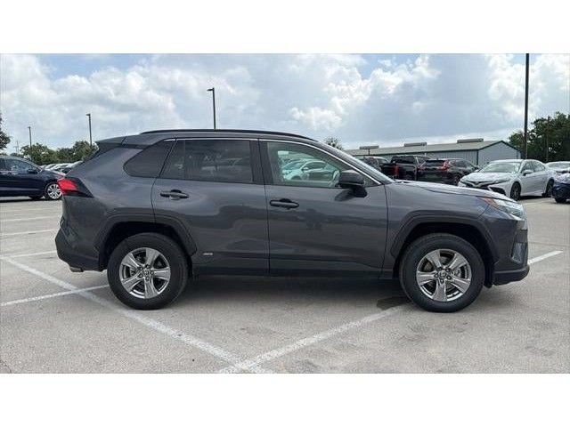 Certified 2025 Toyota RAV4 LE AWD/4WD image 4