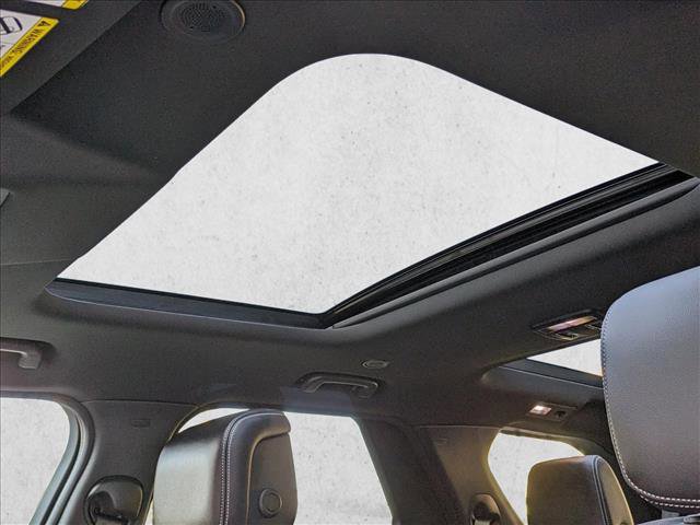 New 2024 Land Rover Discovery Dynamic SE image 12